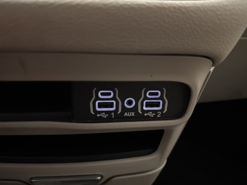 Used 2021 Chrysler Pacifica Touring-L image 39