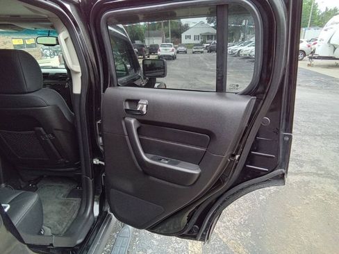 Used 2007 HUMMER H3 AWD/4WD image 6