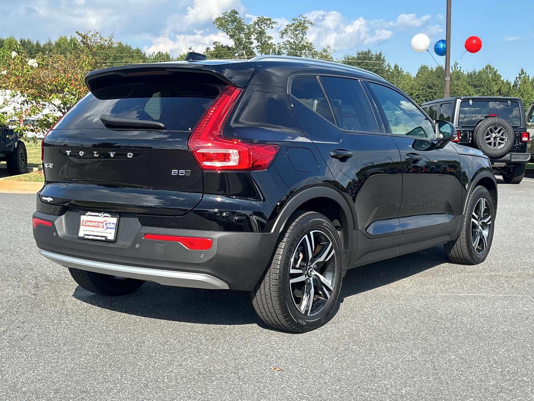 Used 2023 Volvo XC40 B5 Core AWD/4WD image 6
