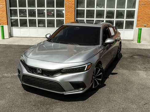 Used 2024 Honda Civic EX-L image 2