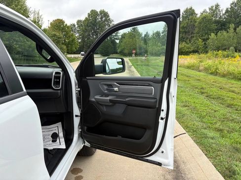 Used 2023 RAM 1500 Big Horn AWD/4WD image 25