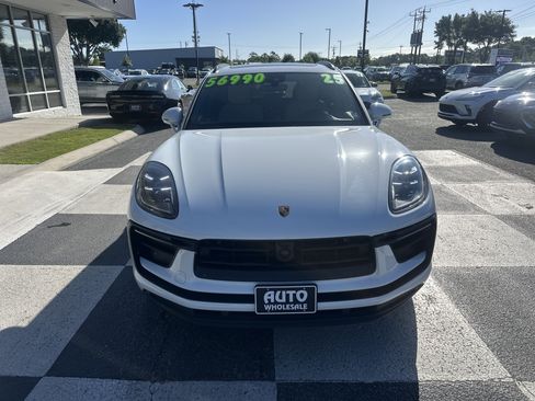 Used 2025 Porsche Macan AWD/4WD image 2