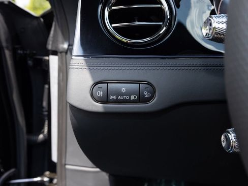 Certified 2025 Bentley Continental GTC AWD/4WD image 31