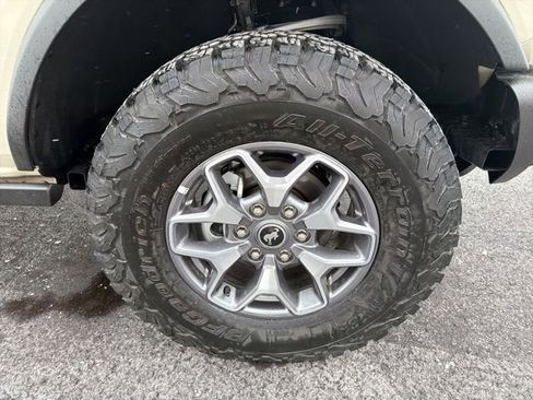 Certified 2025 Ford Bronco Badlands image 2