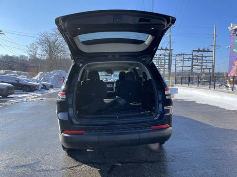 Certified 2023 Jeep Grand Cherokee L Limited w/ Luxury Tech Group II image 4