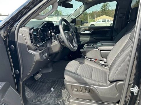Used 2023 Chevrolet Silverado 1500 LT AWD/4WD image 5