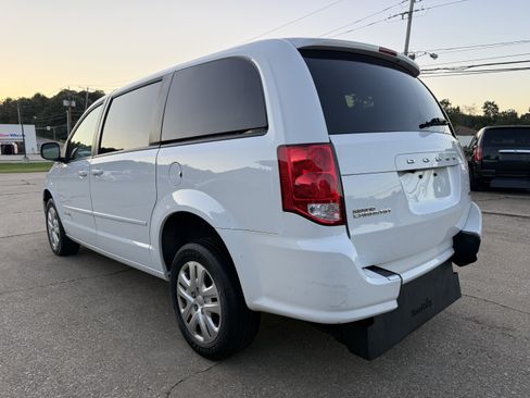Used 2017 Dodge Grand Caravan SE w/ Power Window Group FWD image 4