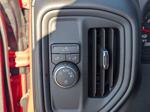 Certified 2025 Chevrolet Silverado 1500 Custom image 32