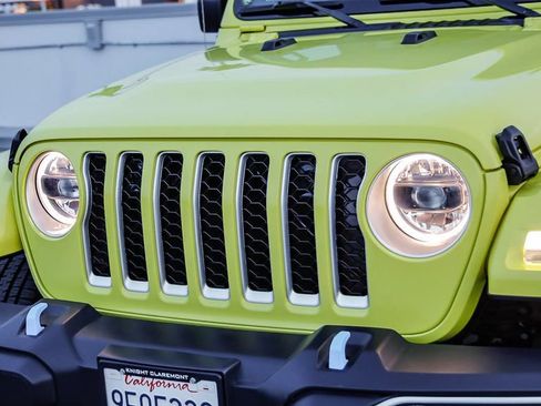 Used 2023 Jeep Wrangler Unlimited Sahara AWD/4WD image 6