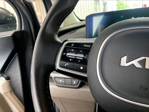 Used 2026 Kia Carnival FWD image 8