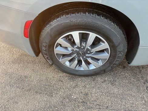 Used 2022 Chrysler Pacifica Touring-L image 43