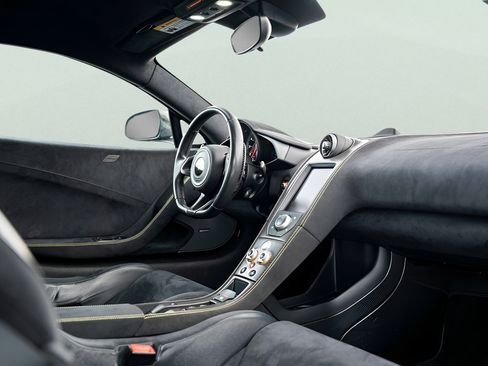 Used 2016 McLaren 675LT Coupe RWD image 48