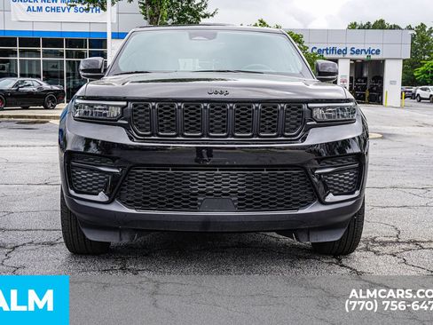 Used 2025 Jeep Grand Cherokee Altitude AWD/4WD image 12