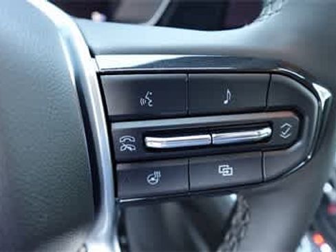 New 2025 Chevrolet Colorado LT w/ LT Convenience Package AWD/4WD image 16