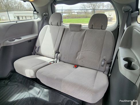 Used 2018 Toyota Sienna LE image 46