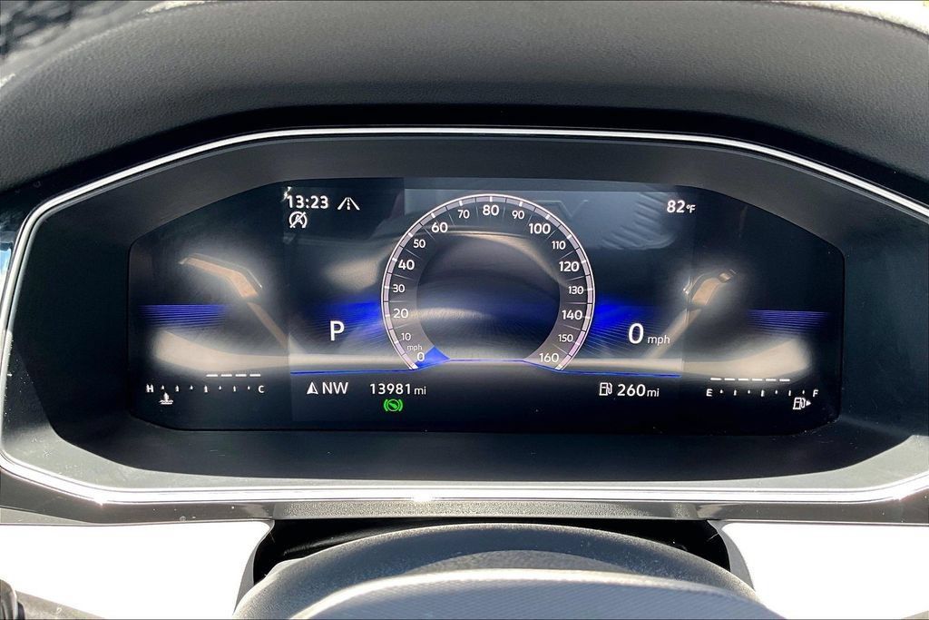 Used 2025 Volkswagen Jetta SE FWD image 7