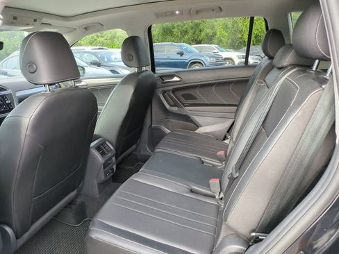 Certified 2023 Volkswagen Tiguan SE w/ Panoramic Sunroof Package FWD image 8