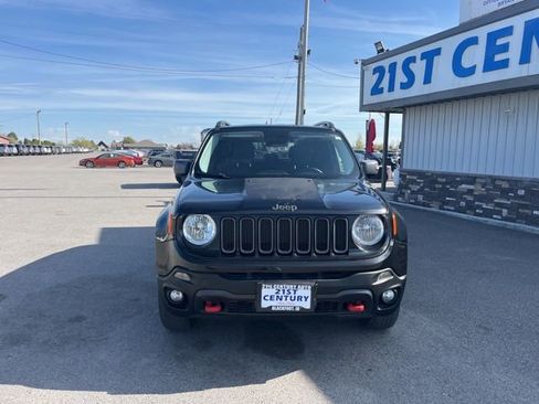 Used 2017 Jeep Renegade Trailhawk w/ Premium Trailhawk Package AWD/4WD image 2