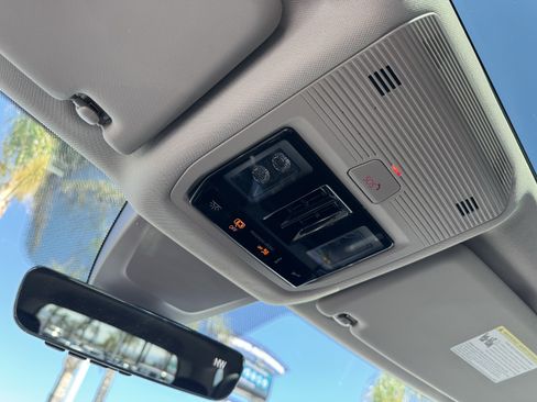 Used 2026 Volkswagen Atlas SE FWD image 26