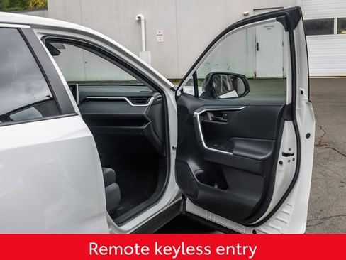 Used 2024 Toyota RAV4 LE AWD/4WD image 17