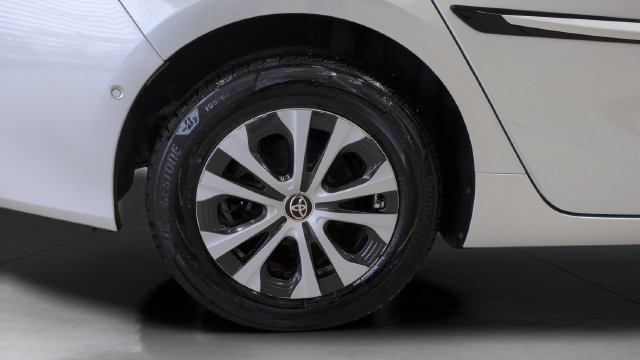 Used 2022 Toyota Prius LE AWD/4WD image 24