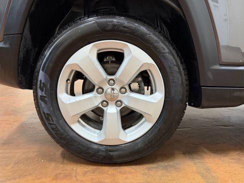 Used 2019 Jeep Compass Latitude w/ Cold Weather Group AWD/4WD image 44