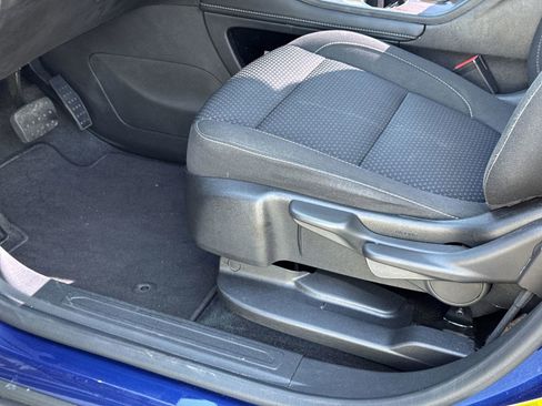 Used 2023 GMC Acadia SLE w/ Elevation Edition image 17