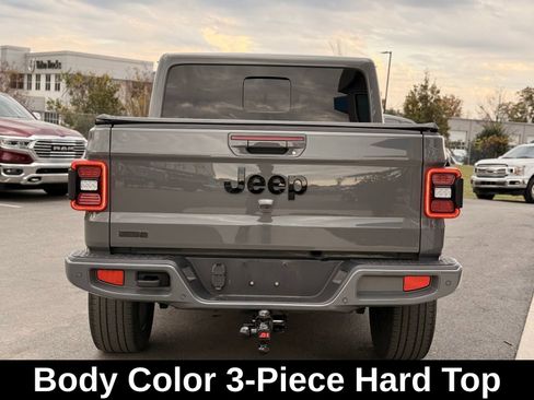 Used 2022 Jeep Gladiator Overland image 10