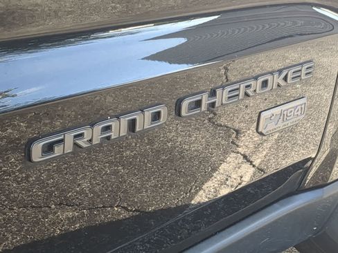 Used 2016 Jeep Grand Cherokee Laredo 75th Anniversary image 13