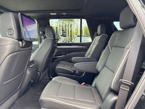 New 2026 Cadillac Escalade Luxury w/ LPO, Radiant Package AWD/4WD image 10