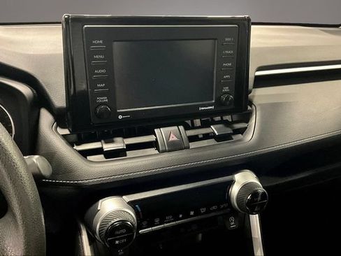 Used 2022 Toyota RAV4 XLE AWD/4WD image 9