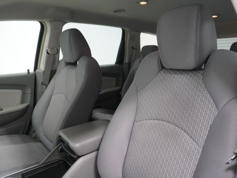 Used 2009 Chevrolet Traverse LT FWD image 11