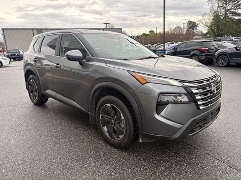 Used 2024 Nissan Rogue SV image 9