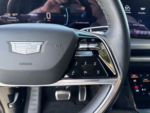 Used 2026 Cadillac Vistiq Luxury image 32
