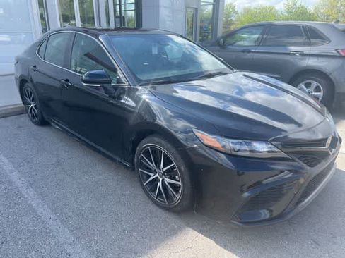 Used 2024 Toyota Camry SE FWD image 3