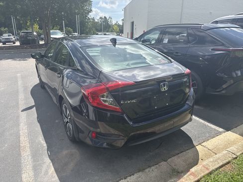 Used 2018 Honda Civic EX-T image 9