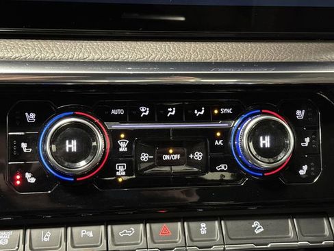 Used 2025 GMC Sierra 3500 Denali image 21