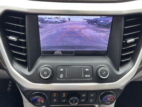 Used 2020 GMC Acadia SLT FWD image 21