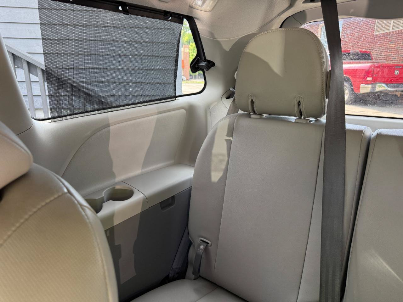 Used 2013 Toyota Sienna XLE w/ Entertainment Pkg FWD image 35