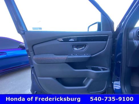 Certified 2025 Honda Pilot Sport image 36