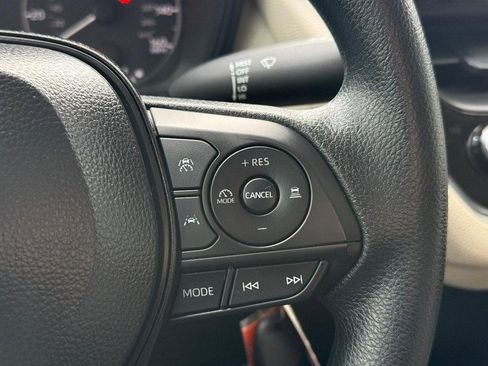 Used 2025 Toyota Corolla LE image 21
