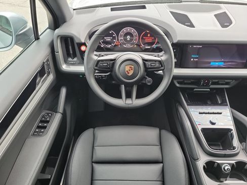 Used 2026 Porsche Cayenne AWD/4WD image 18