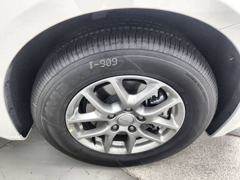New 2027 Chrysler Pacifica LX FWD image 31