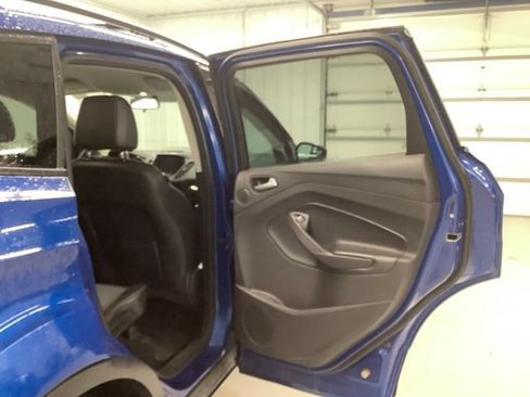 Used 2017 Ford Escape SE w/ Equipment Group 201A AWD/4WD image 9