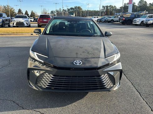 Used 2025 Toyota Camry XLE image 7