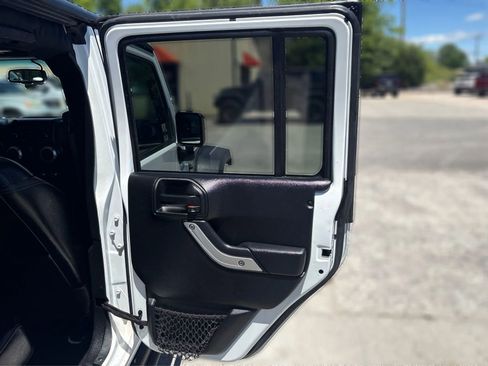 Used 2016 Jeep Wrangler Unlimited Rubicon AWD/4WD image 27