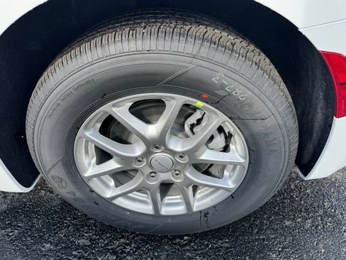 New 2027 Chrysler Pacifica Select FWD image 58