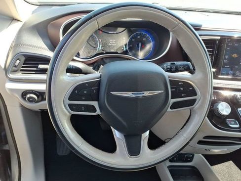 Used 2019 Chrysler Pacifica Limited FWD image 9