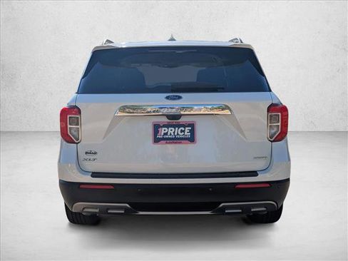 Used 2020 Ford Explorer XLT w/ Equipment Group 202A image 6