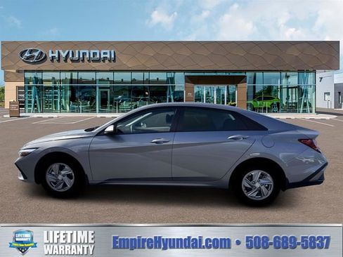 New 2026 Hyundai Elantra SE image 3